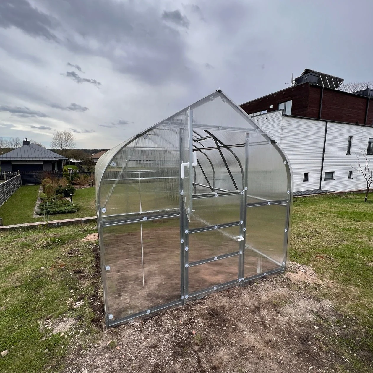 Arrow Greenhouse - Image 3